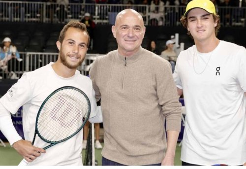 Agassi graces the Phoeniz Challnger performing coin toss for Fonseca match in Phoenix