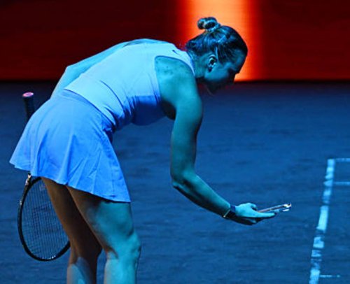 Sabalenka takes pictures of a missed call leaving fans astonished and umpire unhappy