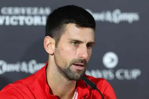 Djokovic shows dramatic numbers "Less than 400 players live with tennis"
