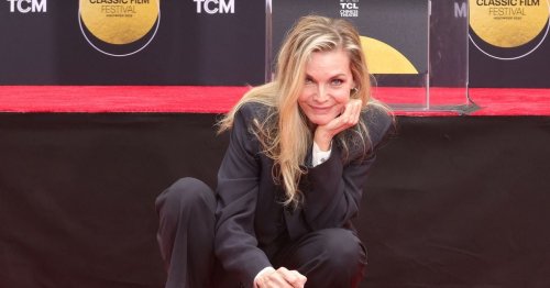 "Une reine", "Magnifique" : à 66 ans, cette actrice culte des années 80 éblouit les internautes