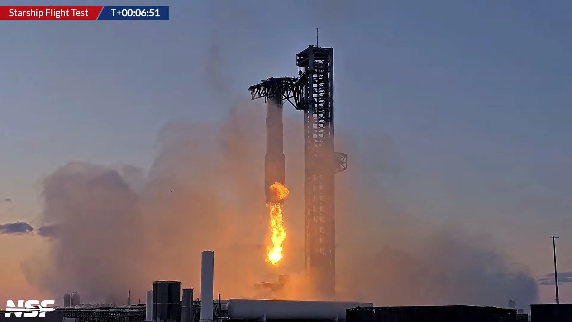 SpaceX succesfully catches Flight 5 Starship Super Heavy rocket booster on landing (video) - Tesla Oracle