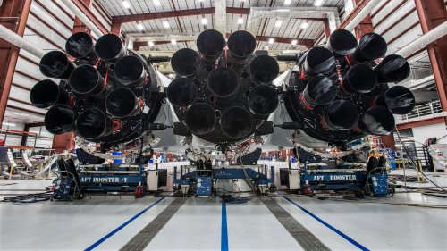 SpaceX executive talks rocket R&D: "Nobody paid us to make Falcon Heavy"