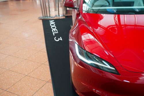 Tesla stockpiled batteries from LG Energy Solution in Q1: report