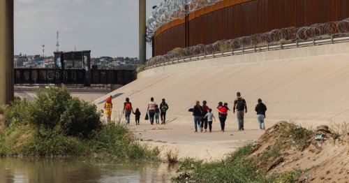 Border Patrol Reports 2.4 Million Migrant Arrests At Southwest Border ...