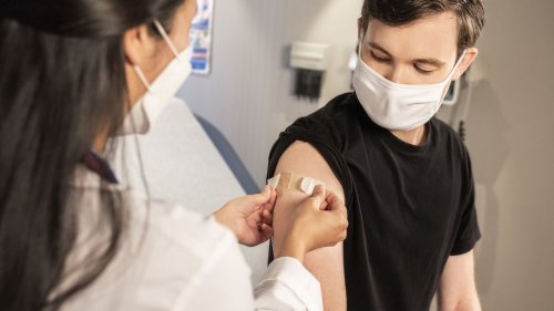 "Cela ne va pas le faire" : pessimisme sur l'efficacité des vaccins anti-Covid existants face à Omicron
