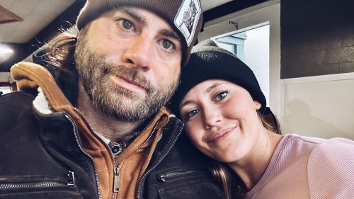FRESH AND CLEAN Teen Mom’s David Eason carries electric toothbrush from marina restroom as he lives on a boat after Jenelle Evans split