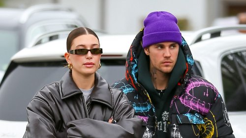 HUNG UP Hailey Bieber fans spot ‘sad’ photo on her phone background they think ‘proves’ she feels ‘insecure’ about Justin