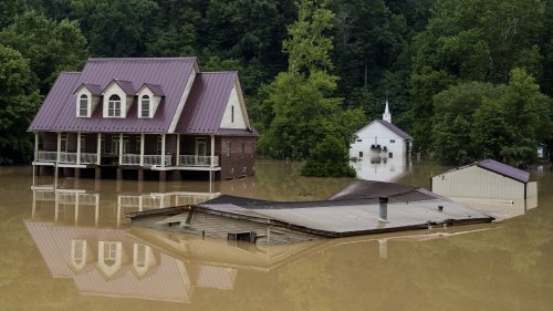 Kentucky flood death toll rises to 25 and 664 people are rescued by helicopter