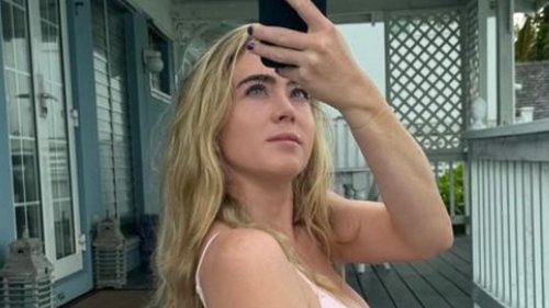 AMAZING GRACE Grace Charis leaves little to imagination in stunning bum selfie as golf influencer cheekily tells fans ‘call me’