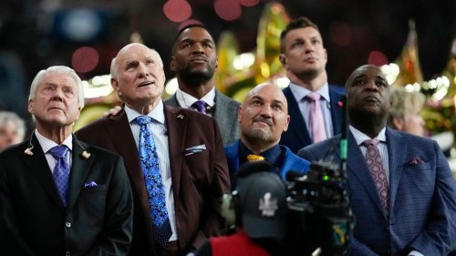 FOX CLEVER Inside Fox NFL Sunday’s offseason of chaos with Jimmy Johnson retiring and Terry Bradshaw’s future in doubt