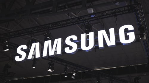 SAM DUNK Samsung snubs Apple fans by making new gadget only compatible with Android devices