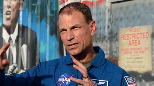 Nasa astronaut reveals unusual book that 'most accurately describes' aliens