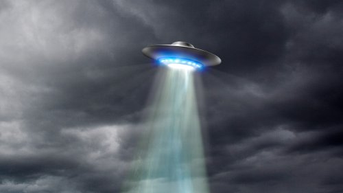 Shock as ‘alien craft’ spotted above legendary hotspot in ‘clearest UFO ...