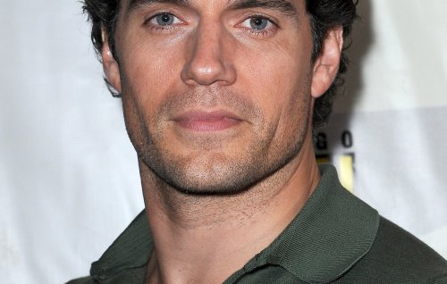 HE'S A SUPER-MAN How old is Henry Cavill and how tall is he?