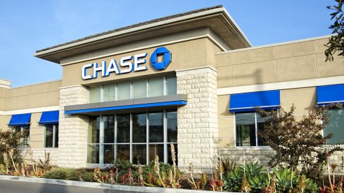 SHUT DOWN Chase Bank is closing my account in 10 days because of my father’s new wife – I’m losing $30k and they refused to help