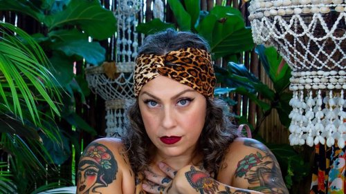 American Pickers Danielle Colby Shows Off Curves In Plunging Dress In Puerto Rico As She 