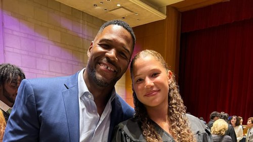 Gma Host Michael Strahans Daughter Sophia 18 Graduates From High School As ‘proud Dad 