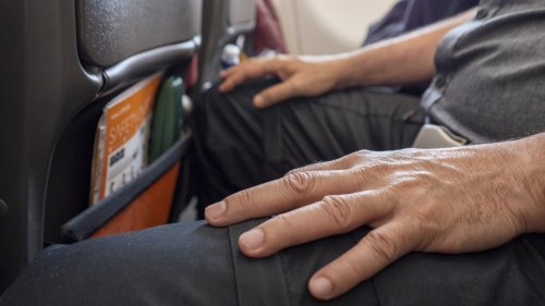 Why you should ALWAYS book the dreaded middle seat on a flight