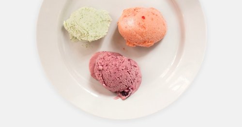 5 видов мороженого: с клубникой, вишней, йогуртом, томатами и пуэром