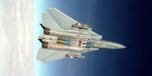 Former F-14 RIO tells the story of when he and his pilot outran a USAF F-15 aggressor during a TOPGUN mission with their “Bombcat” fully loaded - The Aviation Geek Club