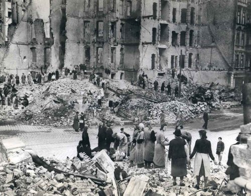 Berlin in the 20th Century: The World Wars to the Cold War