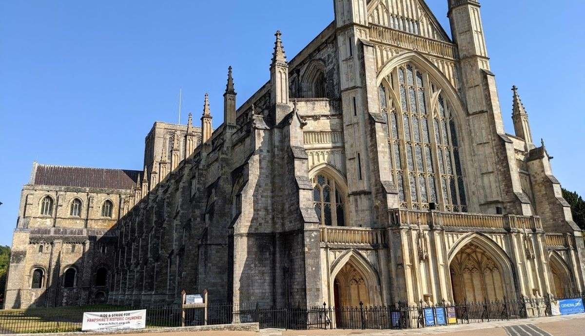 A Jane Austen Statue to Turn Winchester Church Into ‘Disneyland’?