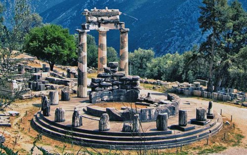 The Oracle of Delphi: Greece's Powerful Prophetess