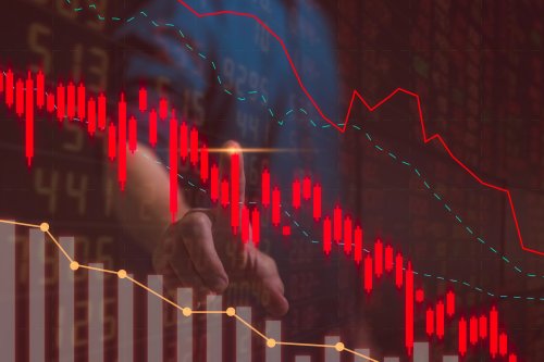 Dow Drops 1,000 Points as Trump Escalates Fed Feud
