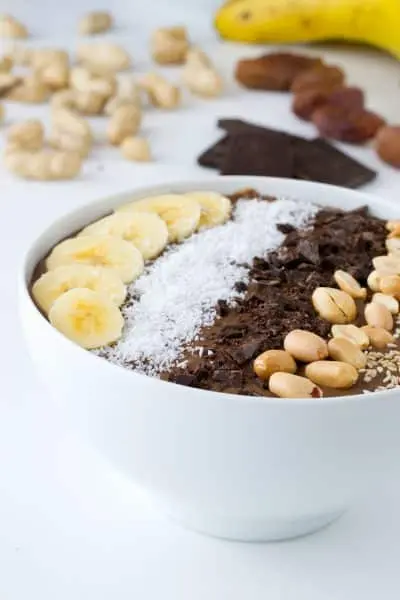 A smoothie you can eat with a spoon (CHOCOLATE PEANUT BUTTER SMOOTHIE)