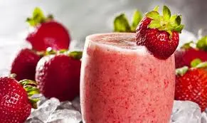 Healthy Breakfast Smoothie Recipe! Strawberry Oatmeal Smoothie w/ Coconut Oil!