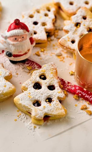 Jam Sandwich Cookies (6 Ingredients)