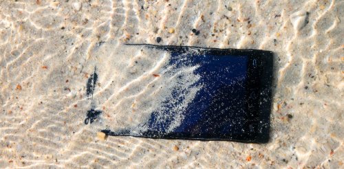 It's 2022. Why do we still not have waterproof phones?