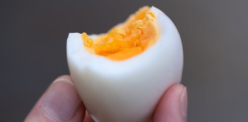 Is there a best way to peel a boiled egg? A food scientist explains