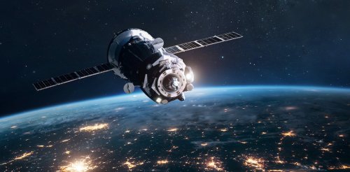 Satellites : les yeux, les oreilles et le porte-voix de la défense française dans l’espace