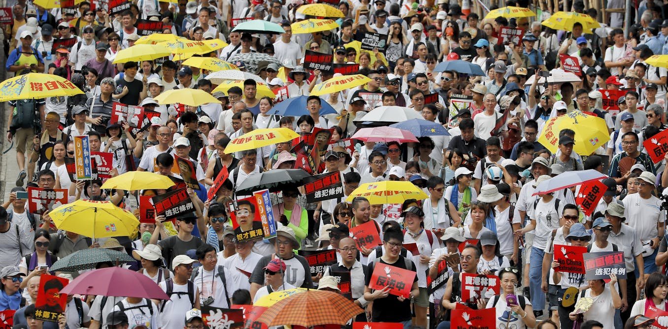 Can sun umbrellas ever become fashionable again in America?