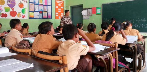 Old habits die hard: why teachers in Indonesia still struggle to teach critical thinking