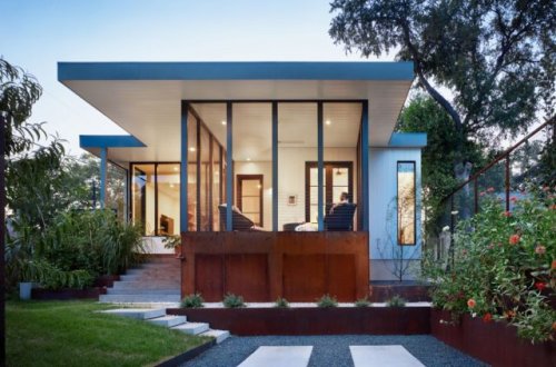 texan-builds-stunning-passive-house-that-uses-75-less-electricity