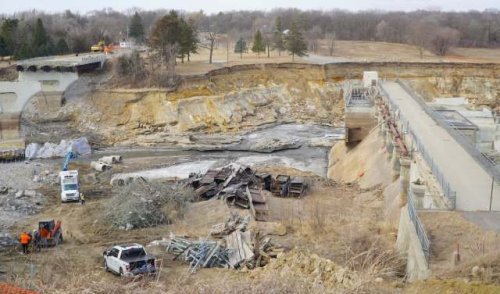 Drone footage reveals unexpected changes in major river after dam failure: 'It looks like we're on the moon or something'