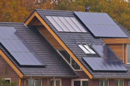 Confused homeowner receives helpful financial advice after considering home solar: 'Our … electricity bill was a little over $1'