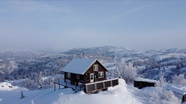 Homeowner shares stunning photos of off-grid Alaskan cabin: 'My jealousy is acting up right now'