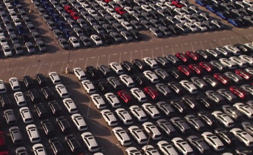 Tesla scrambles to push sales after new models reportedlysit untouched on lots nationwide: 'That just doesn't make sense'