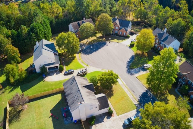 Gardener frustrated by neighbors' noisy habits: 'They have all the time in the world to do it'