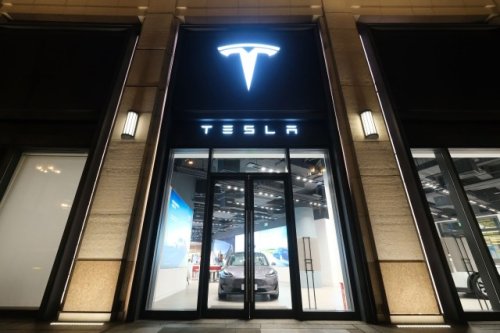 A brand-new Tesla announcement has some car owners raising their eyebrows: ‘I’ll believe it when I see it’