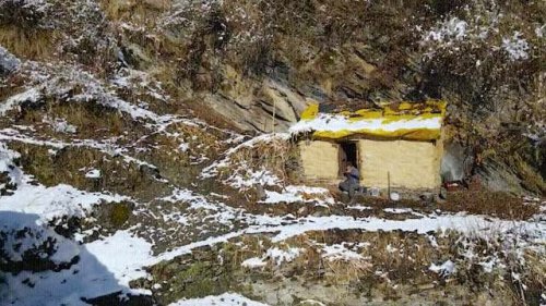 Off-grid homeowner stuns viewers with breathtaking retreat miles from civilization: 'This is an absolute dream'
