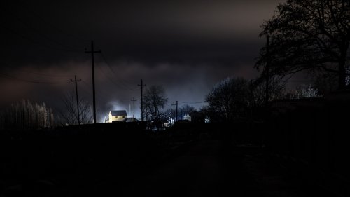 Rooftop solar stuns neighborhood after widespread blackout: 'Only house on the whole street with the lights on'