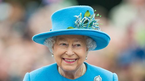 Queen Elizabeth Was Suffering Through Cancer Before Her Death, New Book Claims