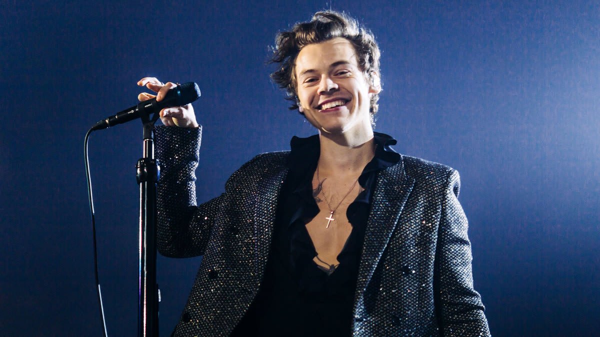 Harry Styles Trolls Candace Owens’ Inane Call to “Bring Back Manly Men”