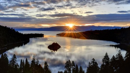 America’s Top 10 Lakes to Visit This Fall (Photos)