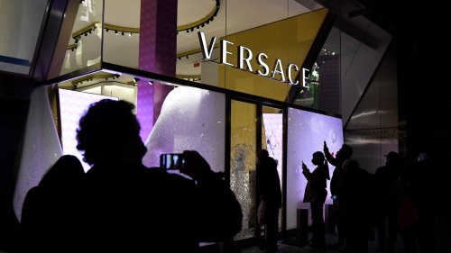 Cops Shut Down Versace Sale After All Hell Breaks Loose