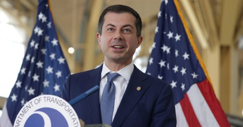 Pete Buttigieg Gets Standing Ovation for Being Able to Speak in Complete Sentences